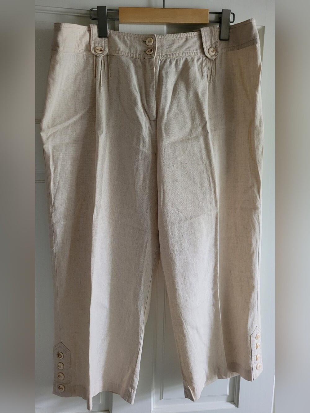 TRIBAL Women's Cream Capris Pants